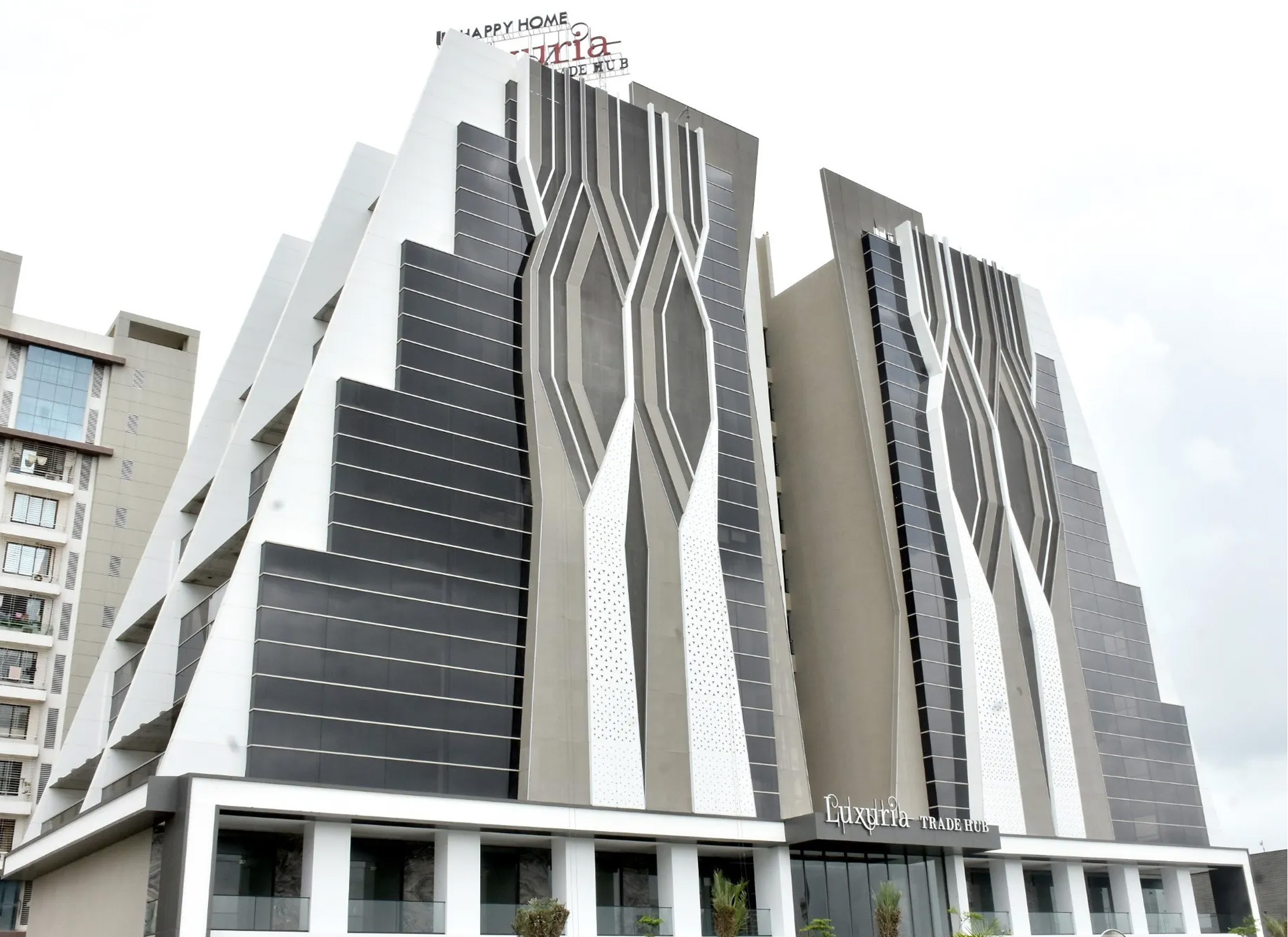 LUXURIA TRADE HUB